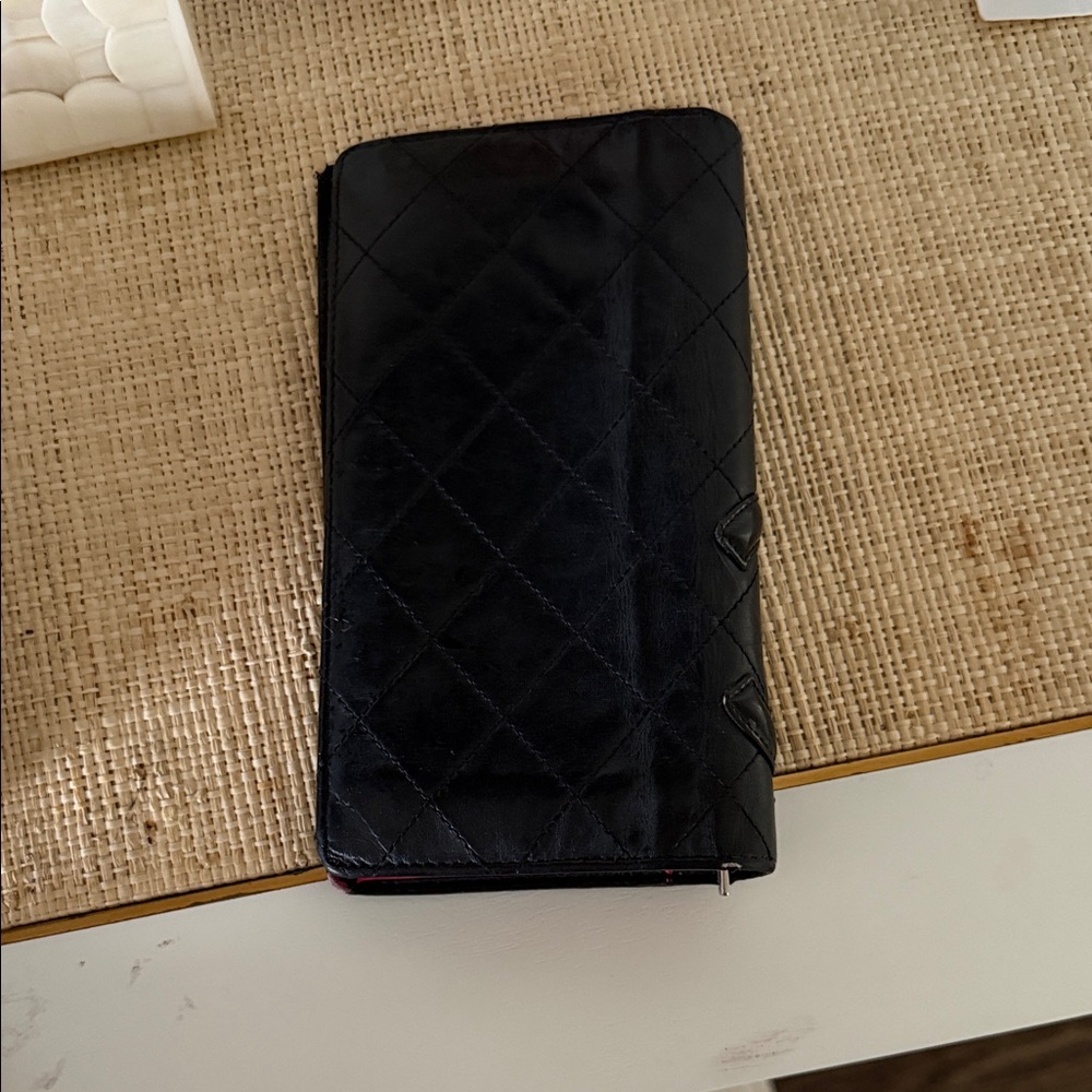 CHANEL Black Quilted Patent Leather Wallet CC Logo - Picture 2 of 7